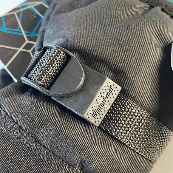 Aqua proof gloves winter proof black and gray size medium touchscreen capable - Picture 8 of 8